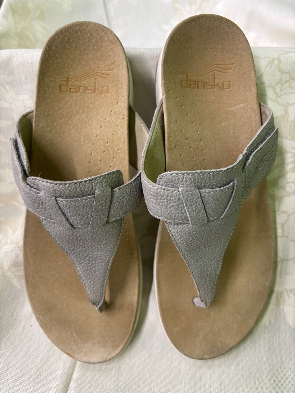 Dansko Taupe Leather Thong Sandals Sz 39/ 8.5